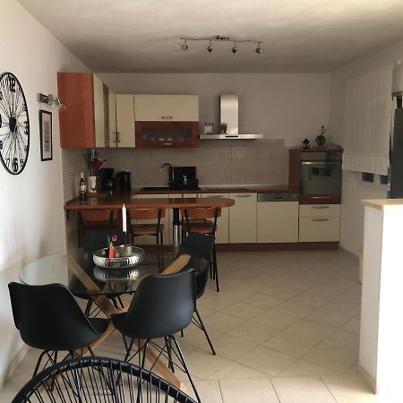 Holiday Home - Apartment Carmen Sevid Ngoại thất bức ảnh